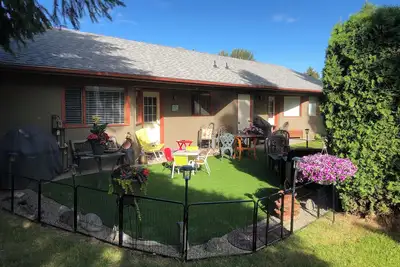 Image de Enjoy your Winter in a one Bedroom Condo in Holiday Park Resort, Kelowna Bc!