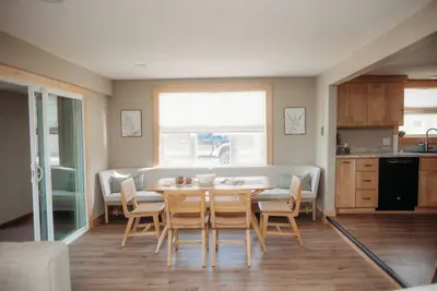 Image de Family friendly 3-bedroom Mina Lake home