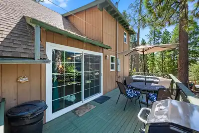 Image de Family-Friendly Comfort at \"A Frame Cottage\" w/ Ac & Spa