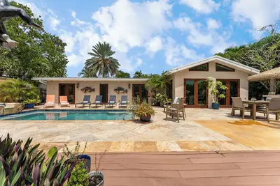 Image de Rise And Shine ~ Canal Front 3 Br/3Ba Home w/ Heated Pool!