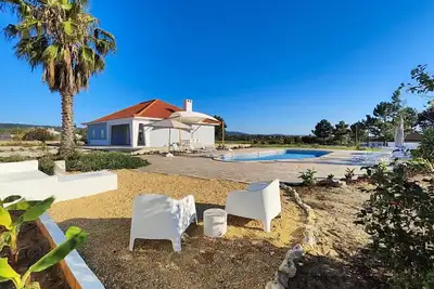 Image de Maison de Vacances 'Palmela Sunset Villa' avec Vue sur la Montagne, Piscine Privée et Wi-Fi