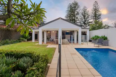 Image de Henley Beach House | Luxury by the Sea