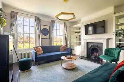 Image de Stunning Central Georgian Home