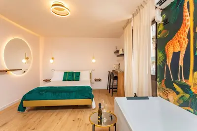 Image de Appartement 'Luxury Fire Home' avec Balcon, Wi-Fi et Climatisation