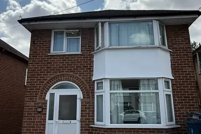 Image de Cosy 3-Bedroom Home + Parking & Bus