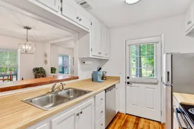 Image de Ivy Cottage in Fairhope, Alabama