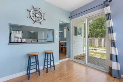 Image de Cottage in Turkey Point - beachfront