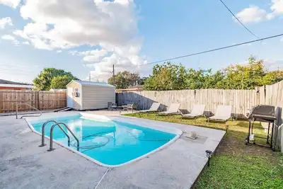 Image de Tropical Getaway | Private Pool | Ace Location