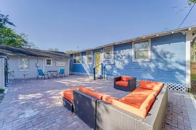 Image de Historic Bungalow + Guest House Patio | Bbq | Clean & Comfy