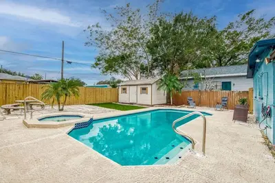 Image de Adorable Oasis | Pool + Arcade | Ace Location