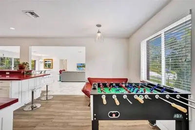 Image de Solar Paradise — Luxury Hollywood Lakes House w/ Heated Pool & Jacuzzi