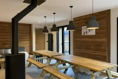 Image de À 200m des remontées, 1er étage, vue pistes de ski, balcon, cheminée ou poêle à bois, parking