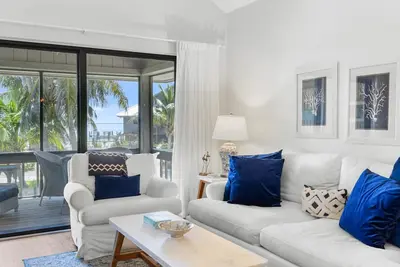 Image de Ventura Captiva 2b – Bay Views, Private Boat Dock & Steps to the Beach