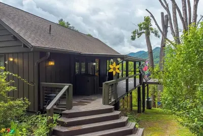 Image de Kings Landing Stunning Mountain Views, 3br Cabin w/ Decks, 10 Min to Franklin