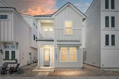 Image de Beach Cottage on North Padre Island~Walk to beach~Canal access~Pool