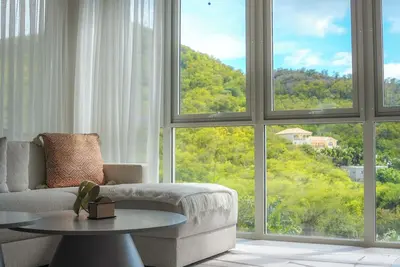 Image de Beautiful hillside condo with ocean views