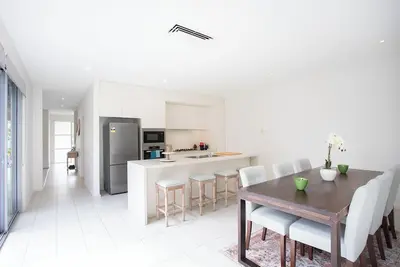 Image de Gorgeous 4-bedroom Modern house 5mins Drive to Coogee Beach