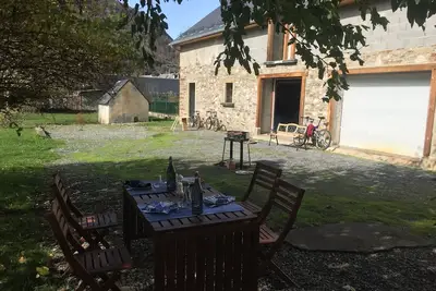Image de Vaste maison ancienne rénovée avec jardin piscine