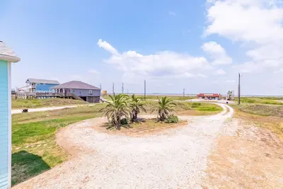 Image de Ultimate | Beachfront | Beach Access | Fenced Yard