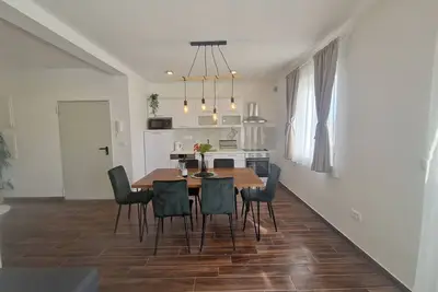 Image de Peaceful Peninsula Retreat - Remote Work Haven 300m from Coast