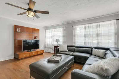 Image de Tampa Family Oasis – Cozy Home w/ Screened-in Heated Pool