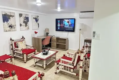 Image de Close to everything with free parking in Farmingdale