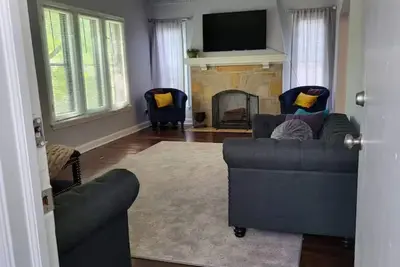 Image de Cozy 2-Bedroom Duplex Amazing Milwaukee with Ac