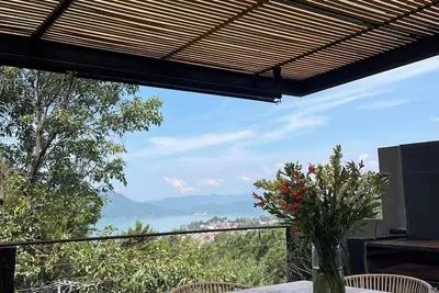 Image de Majestuosa residencia con vistas al lago y bosque!