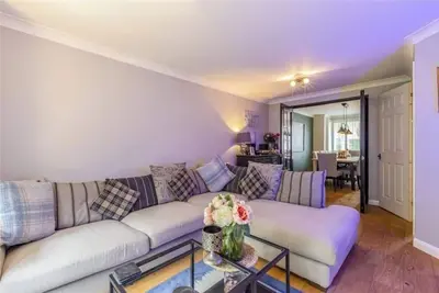 Image de Homely 4 Bedroom House Addlestone