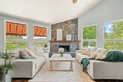 Image de Mountain View Family Getaway · Terrace & Game Room
