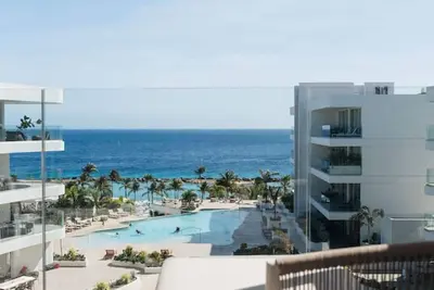 Image de Oceanview Top-Floor Suite @ Mambo Beach by Bocobay