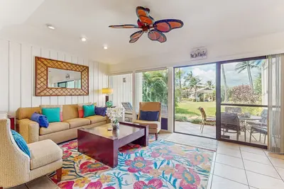 Image de Charming condo with lanai, shared pools, hot tub, tennis courts - walk to beach