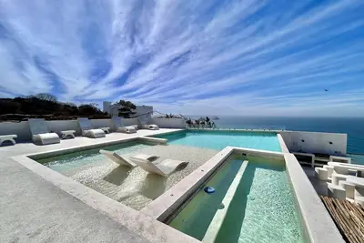 Image de Getaway with Incredible Ocean View By Gps Rentas