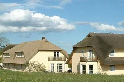 Image de 15 dans la maison au toit de chaume Boddenblick