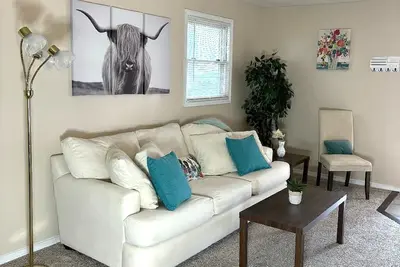 Image de Peaceful, Cozy 2-bedroom home in Lansing