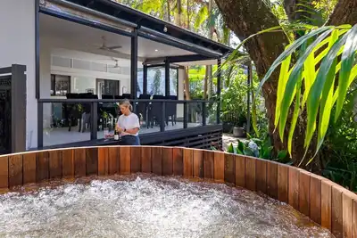 Image de Walk to beach, hot tub & firepit