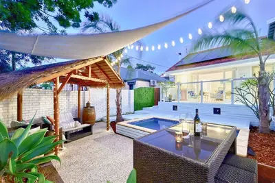 Image de Hamptons Beach House with Heated Plunge Pool