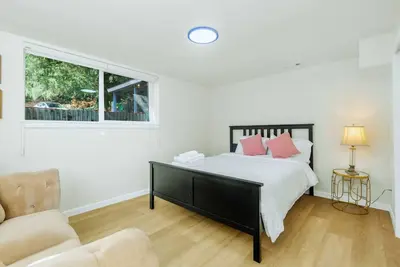 Image de Waterfront 3br Lower Unit with Scenic Views