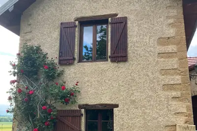 Image de Maison de Vacances 'Gîte Du Poisson Rouge' avec Terrasse Privée et Jardin Commun
