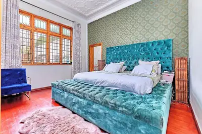 Image de Extra length king-size bedroom in suit