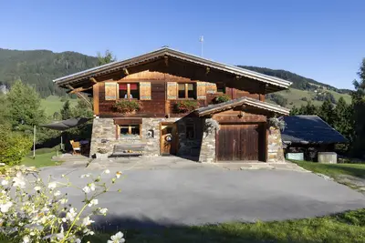 Image de Appartement 'À Megève' avec vue sur la montagne, terrasse privée et Wi-Fi