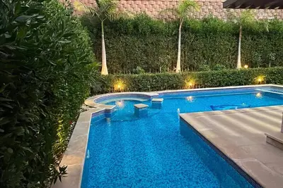 Image de 4 bedroom villa inside Beverly Hills compound