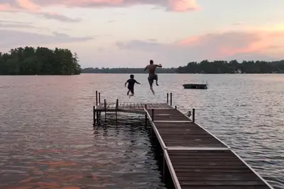 Image de Lakeside retreat-Private Beach-5+ bedrooms-Little Sebago Lake-30 min to Portland