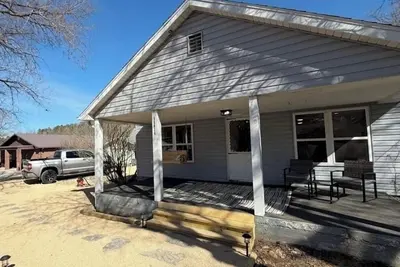 Image de Location! On Main Street! Near National Park! Jacks Fork river- 1 mile!