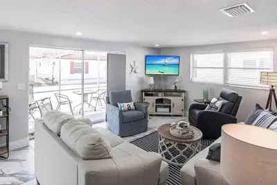 Image de C16 - Stay a While in Sand and Style