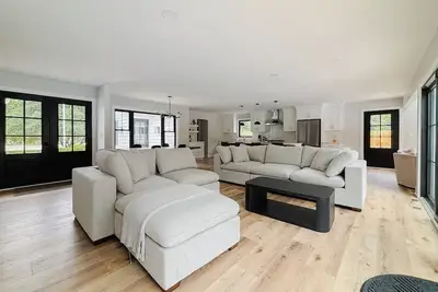 Image de New! Spacious 7br Douglas Home w/Private Pool, Walk to Lake Michigan & Saugatuck