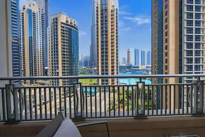 Image de Vogue, Downtown Boulevard Central near Burj Khalifa and Dubai Mall