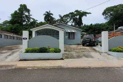 Image de 2br x 2 Br House in Montego Bay in Gated Comm close to Beach and Fairview Mall