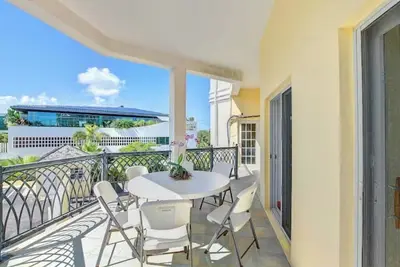 Image de Sunny, Spacious Condo: Near Atlantis & Beach