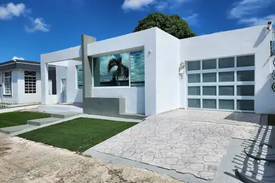 Image de Casa Laguna: Lake View, King Beds, Battery Backup, Home Gym